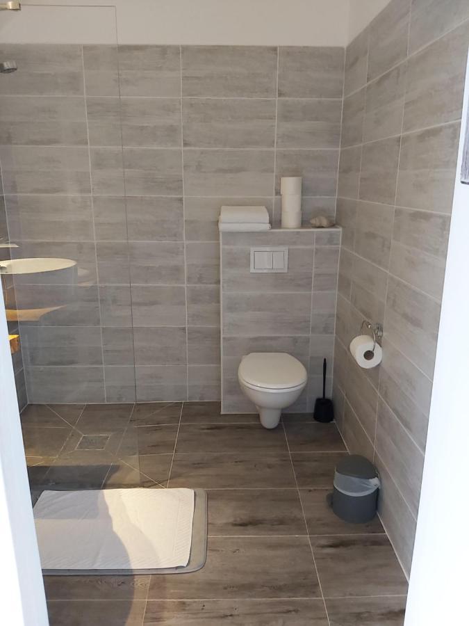סלוניי Rooms Grizzly מראה חיצוני תמונה